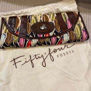 CUTE  FUN  Fifty Four Fossil fold over clutch